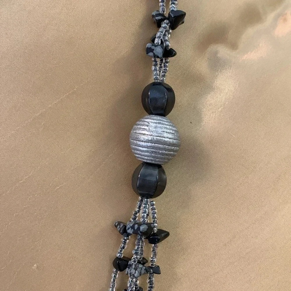 Long grey beaded necklace - Picture 3 of 5